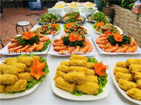 Lựa chọn món ăn tiệc tân gia