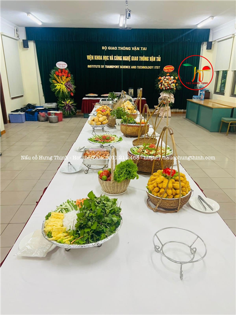 Món ăn đãi tiệc tân gia