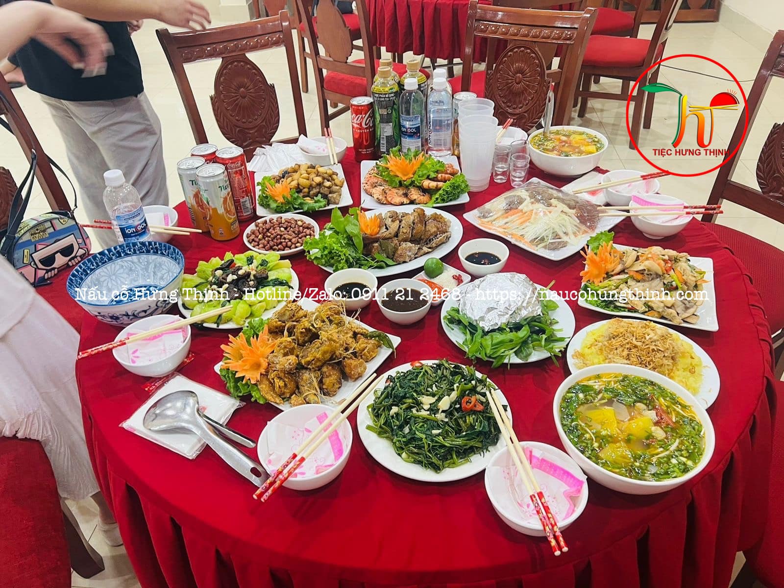 Mâm cơm liên hoan