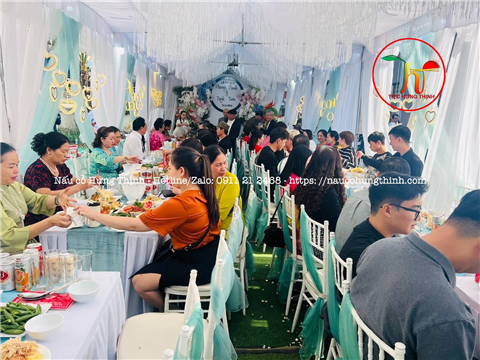 nấu cỗ sinh nhật cho bé gái