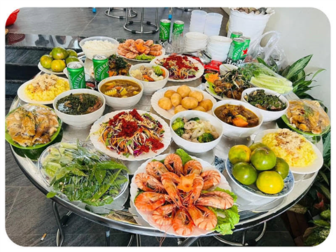 Ảnh nấu cỗ cưới hỏi tại nhà có bánh ngọt
